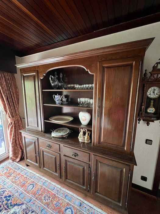 Louceiro Vintage em Madeira Maciça – Elegância para Guardar Histórias