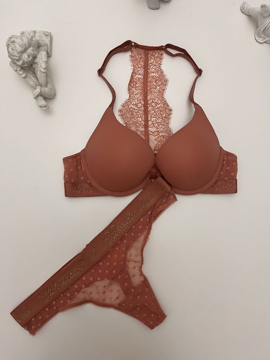 Комплект білизни Victoriaʼs Secret