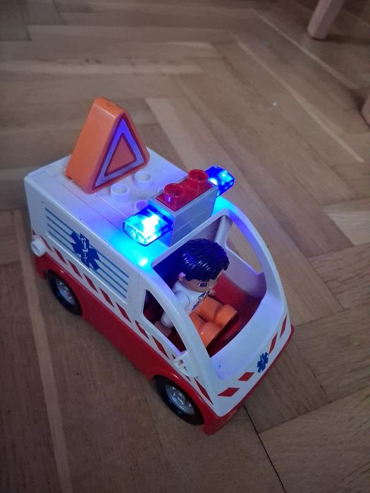 LEGO Duplo 4979 Karetka z dźwiękiem i błyskiem