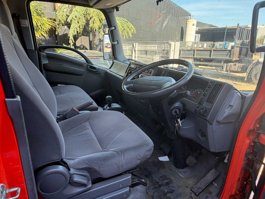 camião isuzu 7.5T para peças