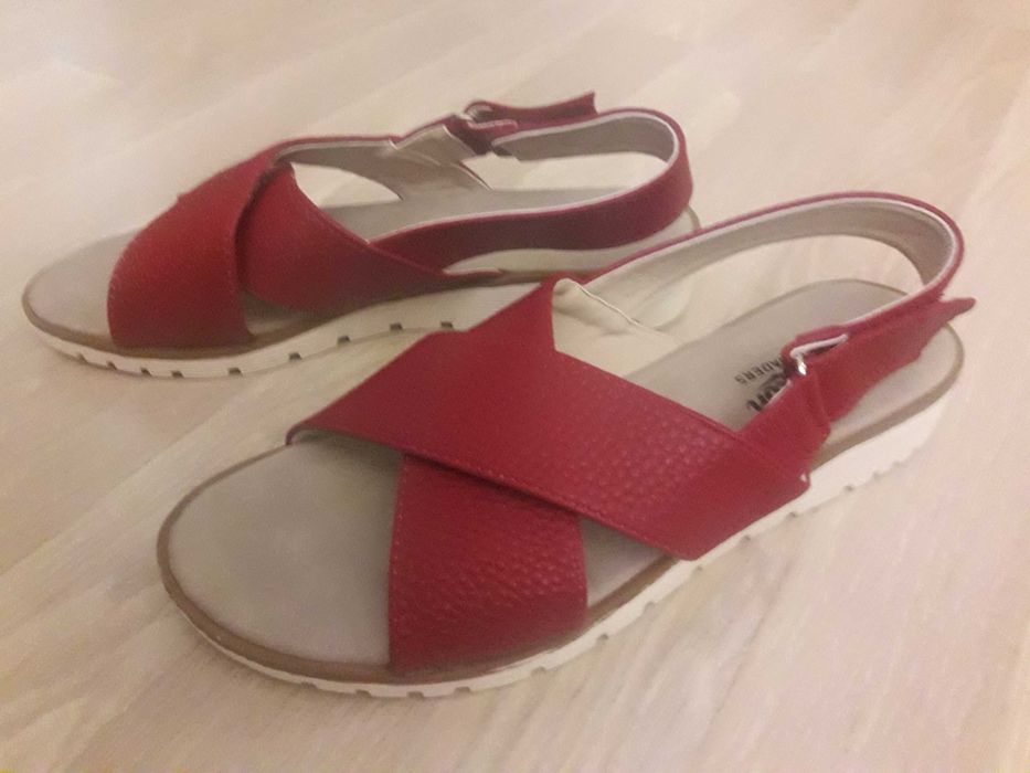 Босоніжки фірми COTON traders розмір 39 або 7 довжина устілки 25.5 см.