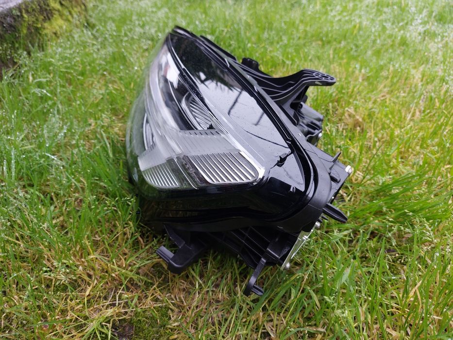 Otica esquerda volvo v60 2022