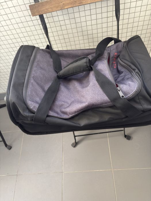 Mala pequena e prática de viagem.