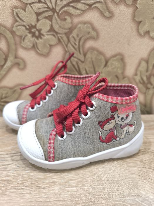 Продам дитячі трикотажні кеди для дівчинки