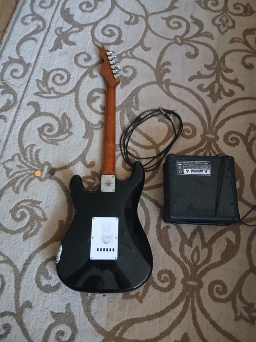 Продам електрогітару
