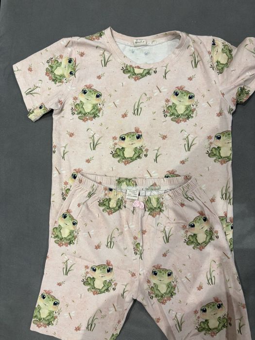 Paka ubranek z plamkami