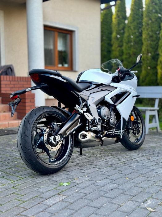 Triumph Daytona 660 biała nowa model 2025 r fv23%
