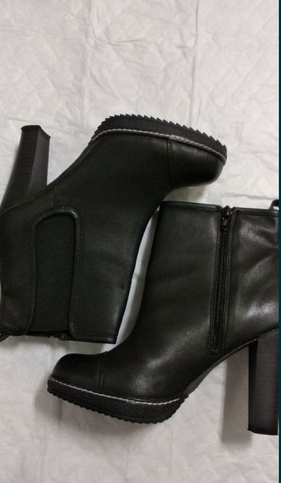 Botas para senhora, como novas.