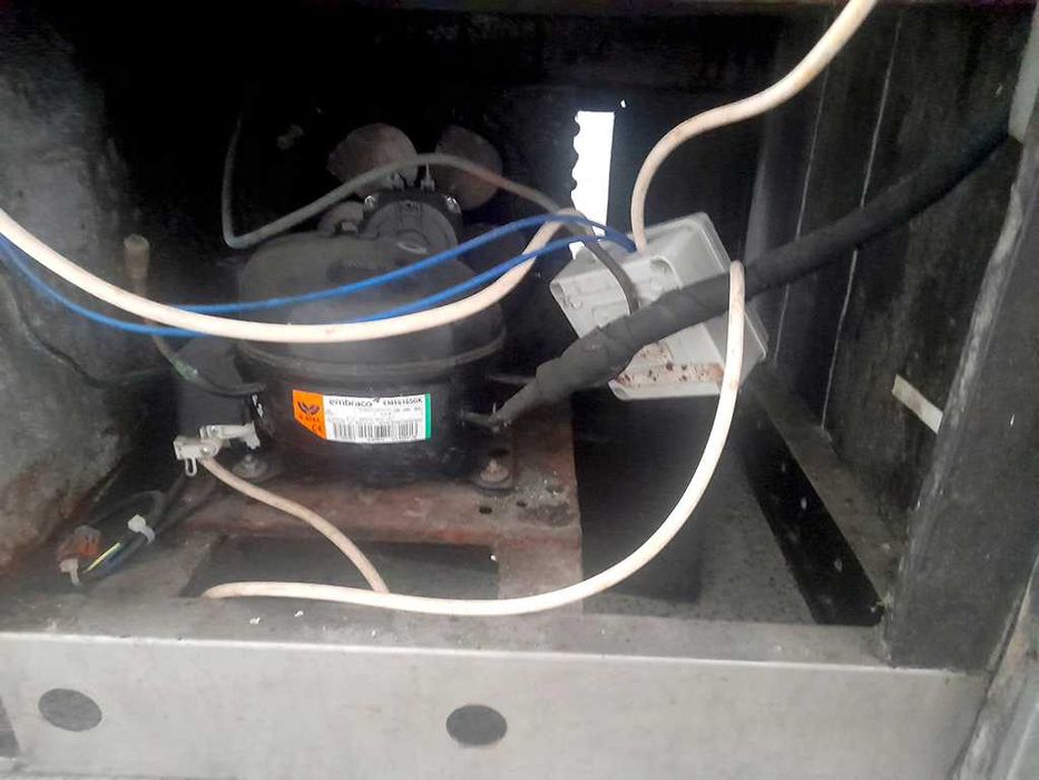 Balcão Frigorífico Profissional + Móvel Aparador Preto