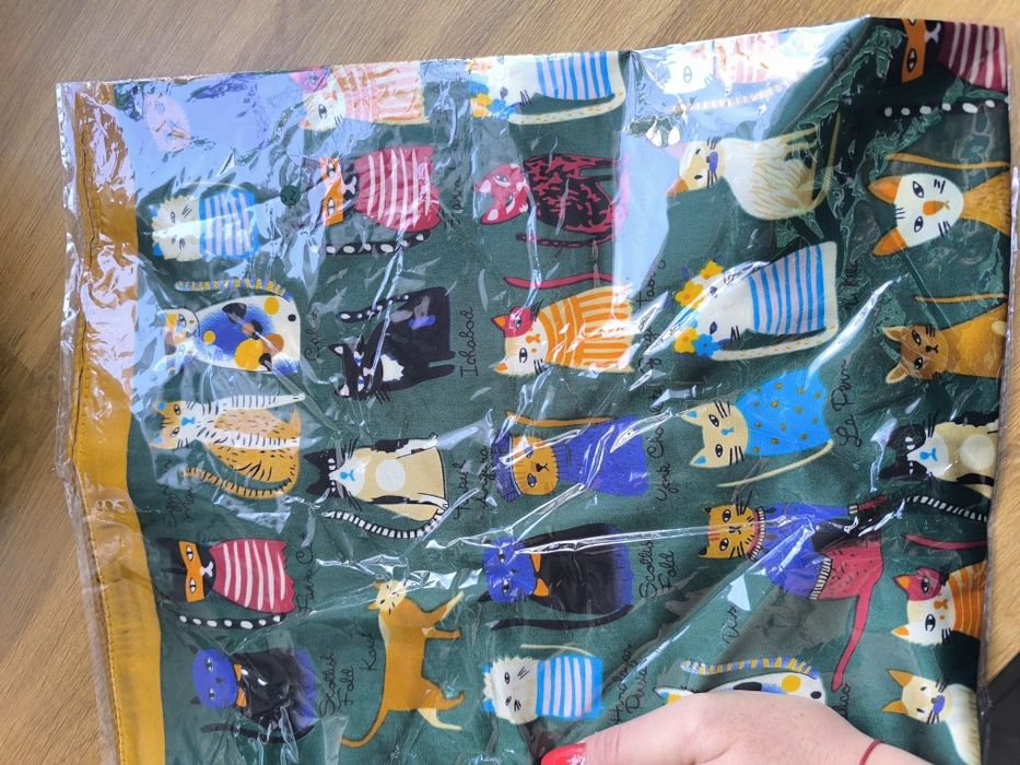 Nowa apaszka koty kotki 70 x 70 jak jedwab