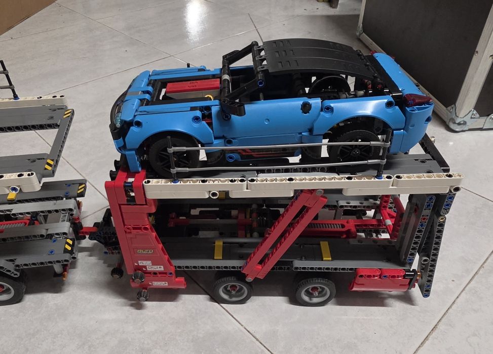 Lego Technic 42098 Camião de  Transporte de Carros