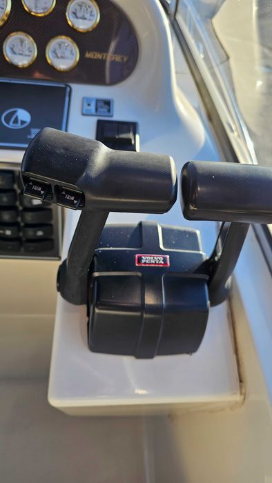 Катер Monterey 276 CR с лафетом в идеальном заводском состоянии