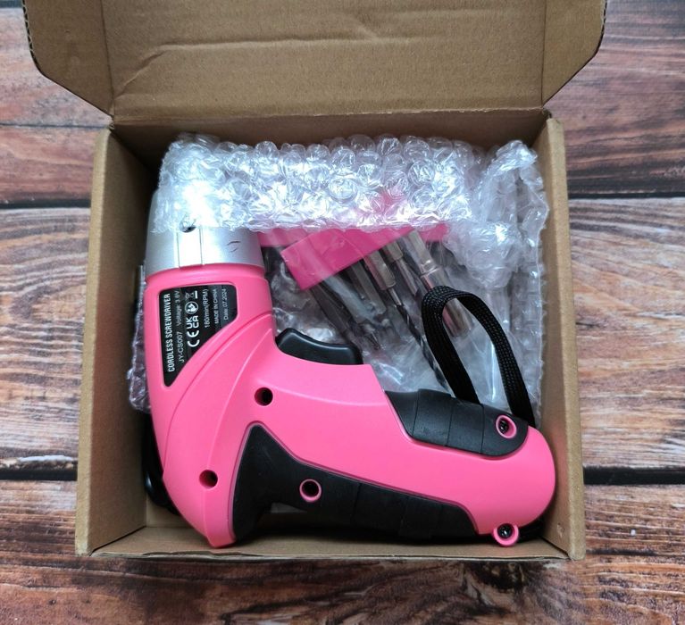 Wkrętarka akumulatorowa w kolorze różowym