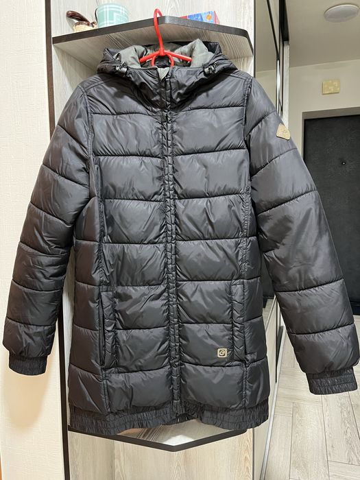 Продам зимову жіночу подовжену куртку.