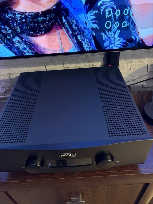 HEGEL  H400  całkowicie nowiuteńki