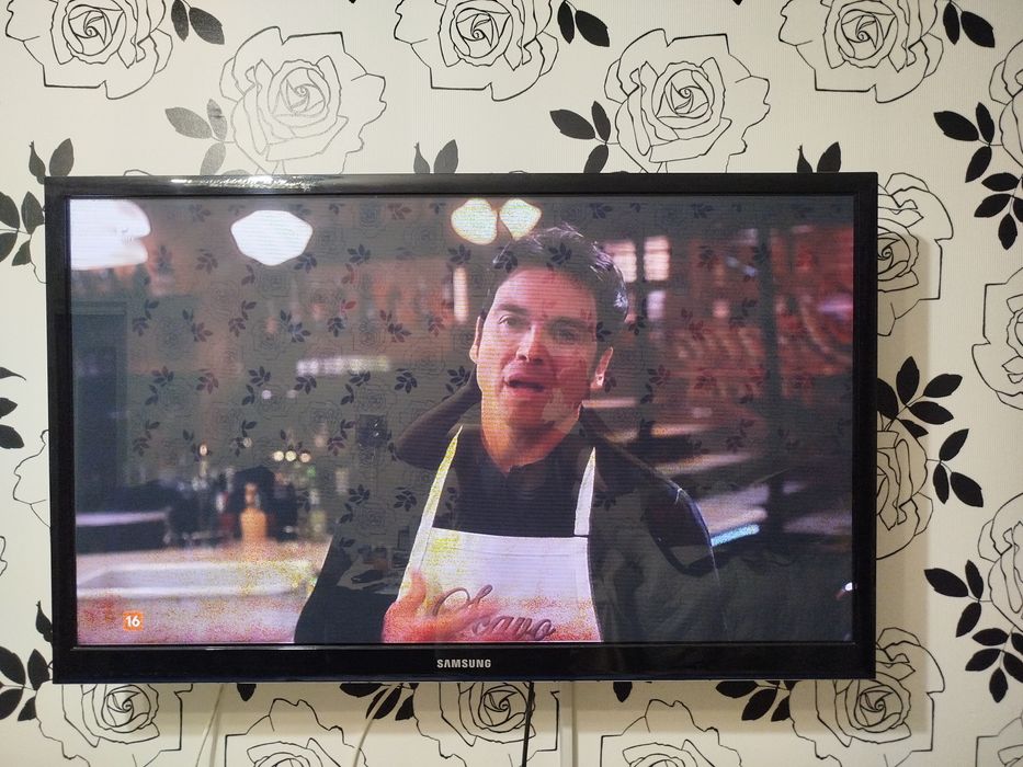 продам плазменный ТВ Samsung 43''
