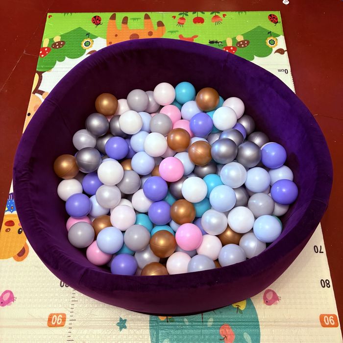 басейн з кульками