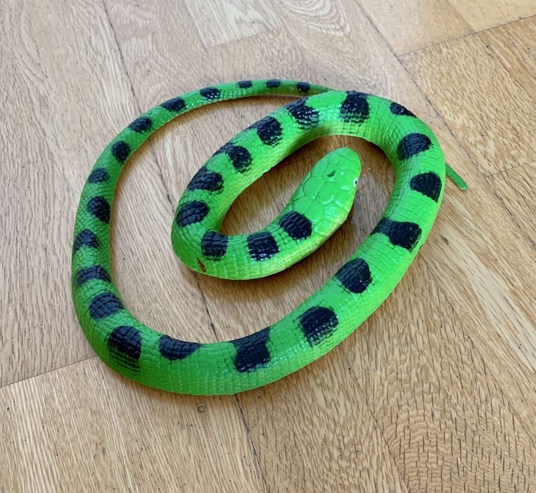 Cobra falsa (de borracha)