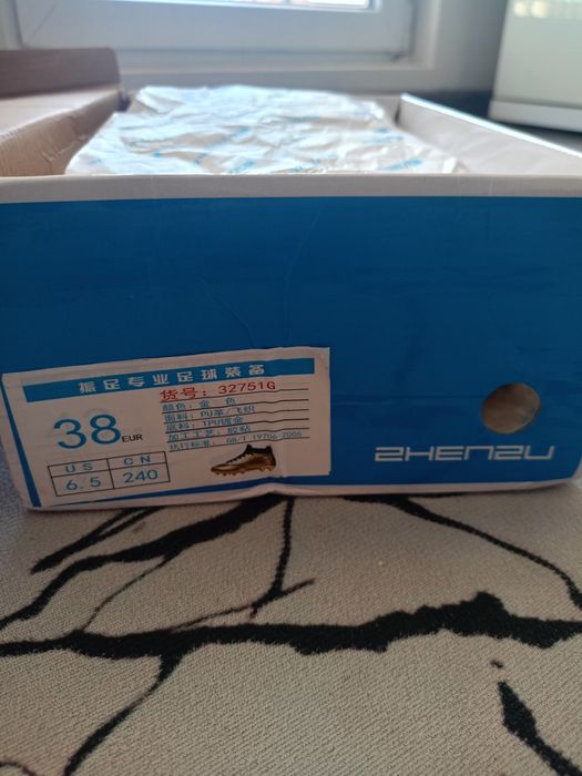 Buty korki do piłki nowe r.38