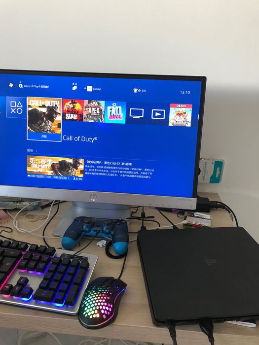 Um ecrã mais ps4lism 1tb mais duas pegas. Vendido em conjunto.