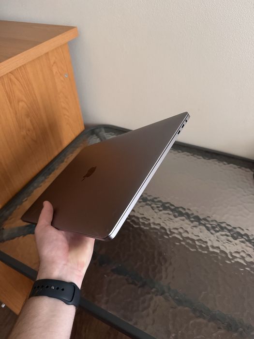 MacBook Pro 15" 2018 (Core i9 2.9GHz/16GB RAM / 1TB SSD/Radeon Pro560X