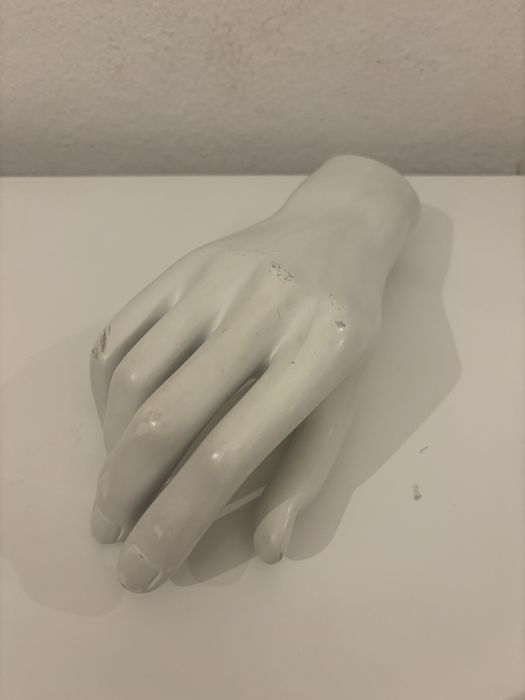 Mão de manequim branca