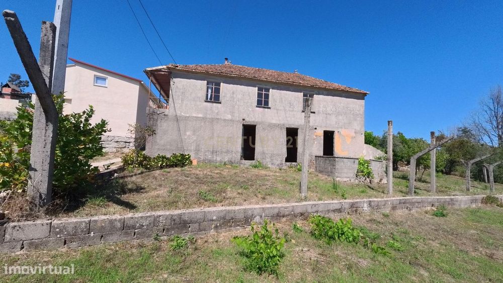 Casa T4 em União das freguesias de Mamouros, Castro Daire