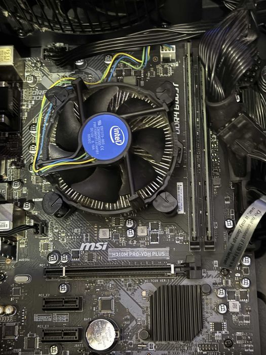 Komputer stacjonarny bez karty graficznej