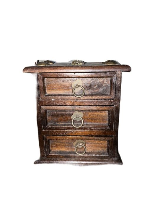 Móvel guarda jóias pequeno contador

Excelente estado

Medidas
20cm al