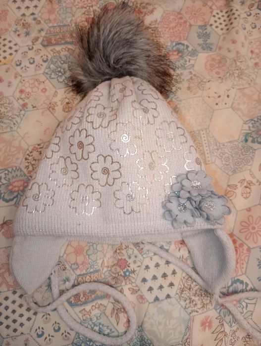 Шапочки зимові на дівчинку 3р.