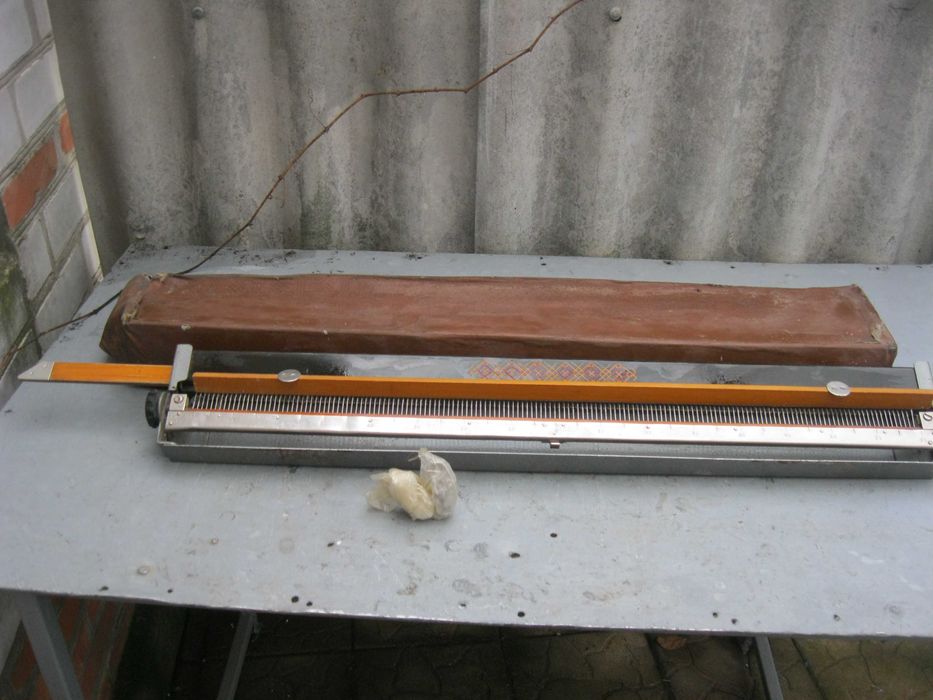 Продам вязальную машинку СССР