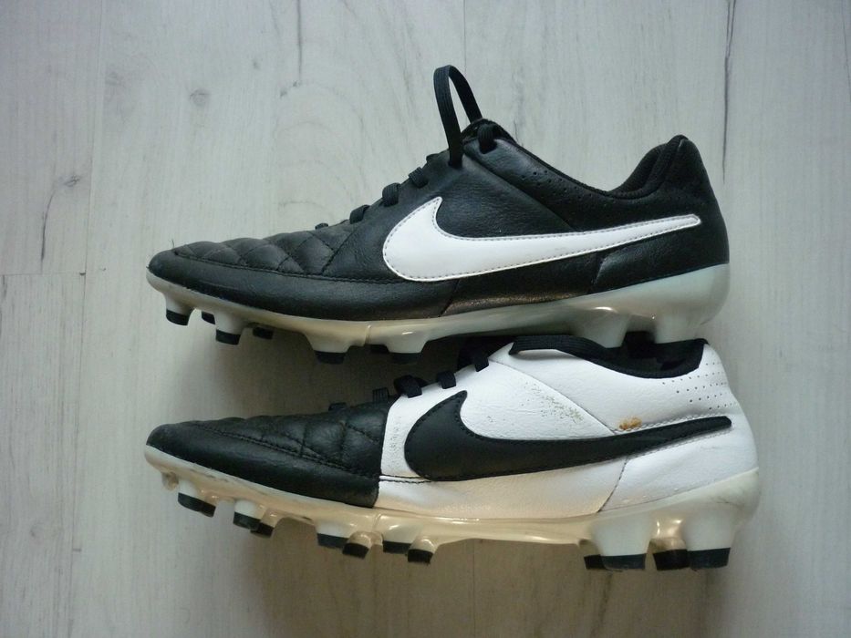 Ładne buty dziecięce piłkarskie korki NIKE rozmiar 40 wkładka 25 cm