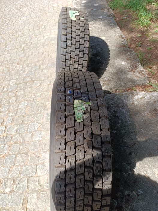 Vendo 2 Pneus novos 245/70.19.5