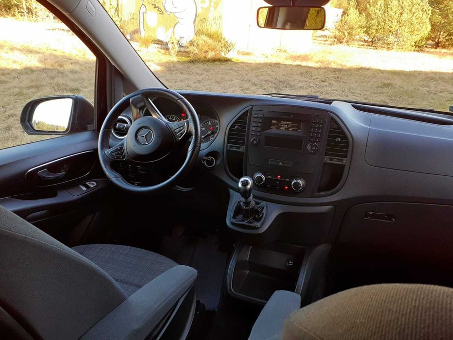 Wynajem busa Mercedes Vito Tourer - 8 osobowy. Wypożyczalnia busów.