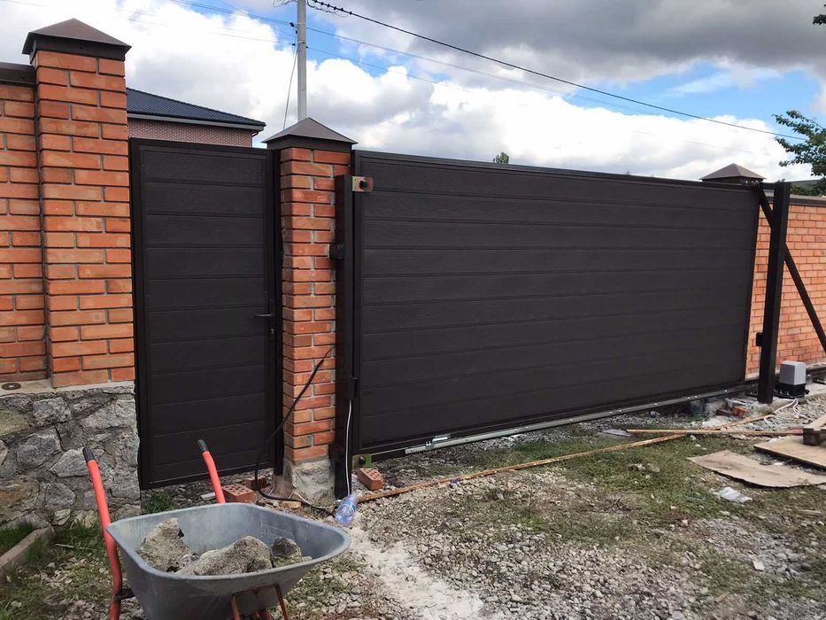 Продам ворота у двір відкатні для в'їзду в двір