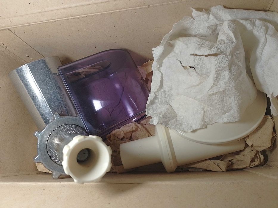 Шнековая соковыжималка Мрия новая