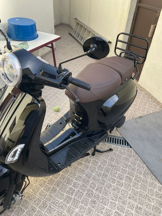 Vendo moto  praticamente nova