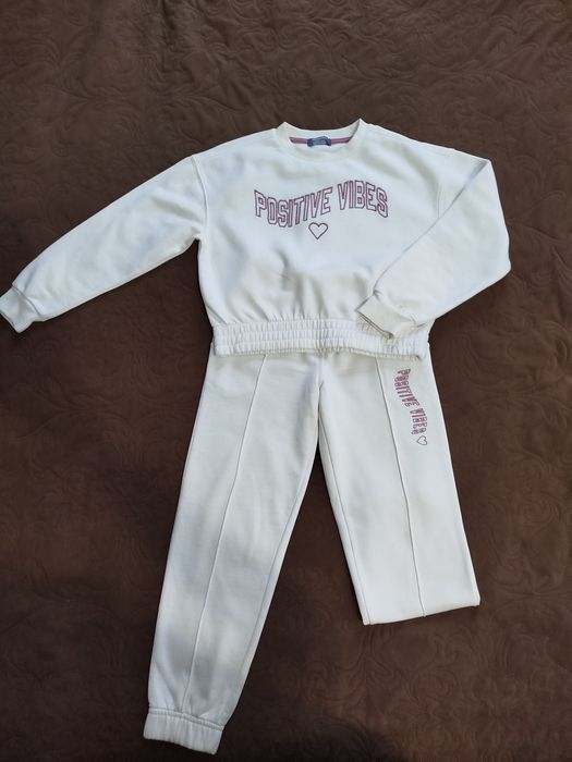 Теплий костюмчик, молочного кольору,для дівчинки