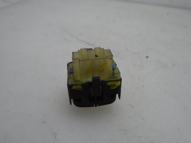 COMANDO ELEVADOR DE VIDRO FRONTAL ESQUERDO VOLKSWAGEN GOLF III 1996 -1H0959855