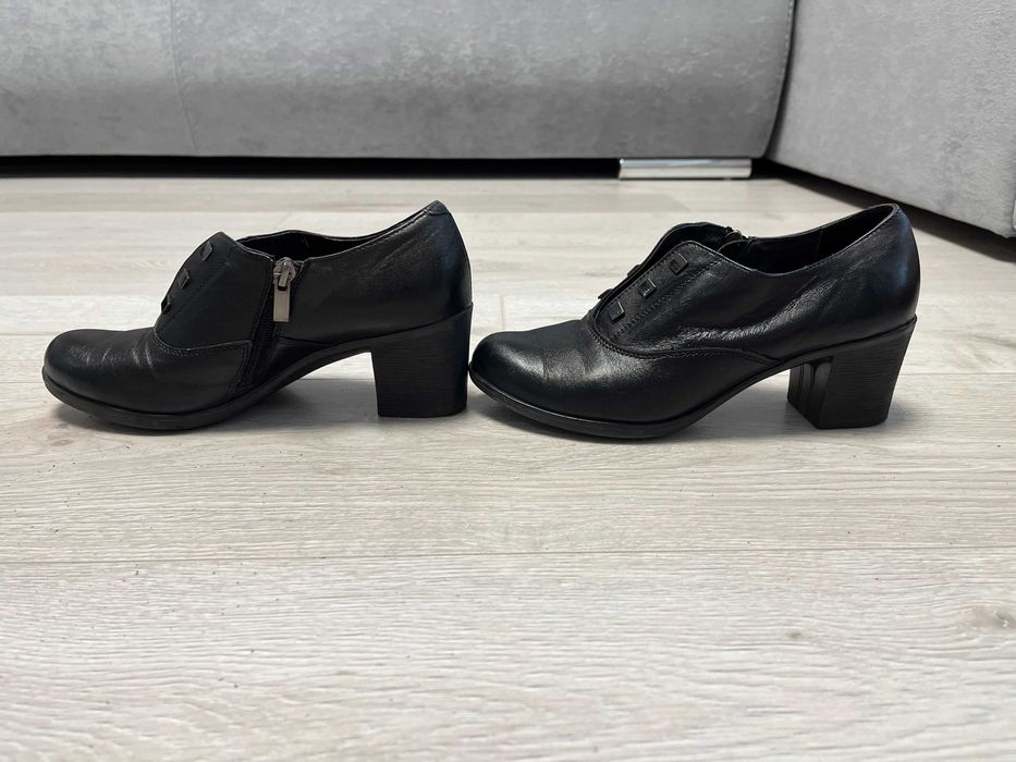 Жіночі тіфлі для роботи та школи