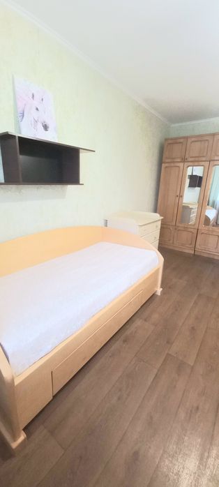 Сдам  3х ком кв  возле Дарницк рынка,убежище в доме ,6 эт бойлер