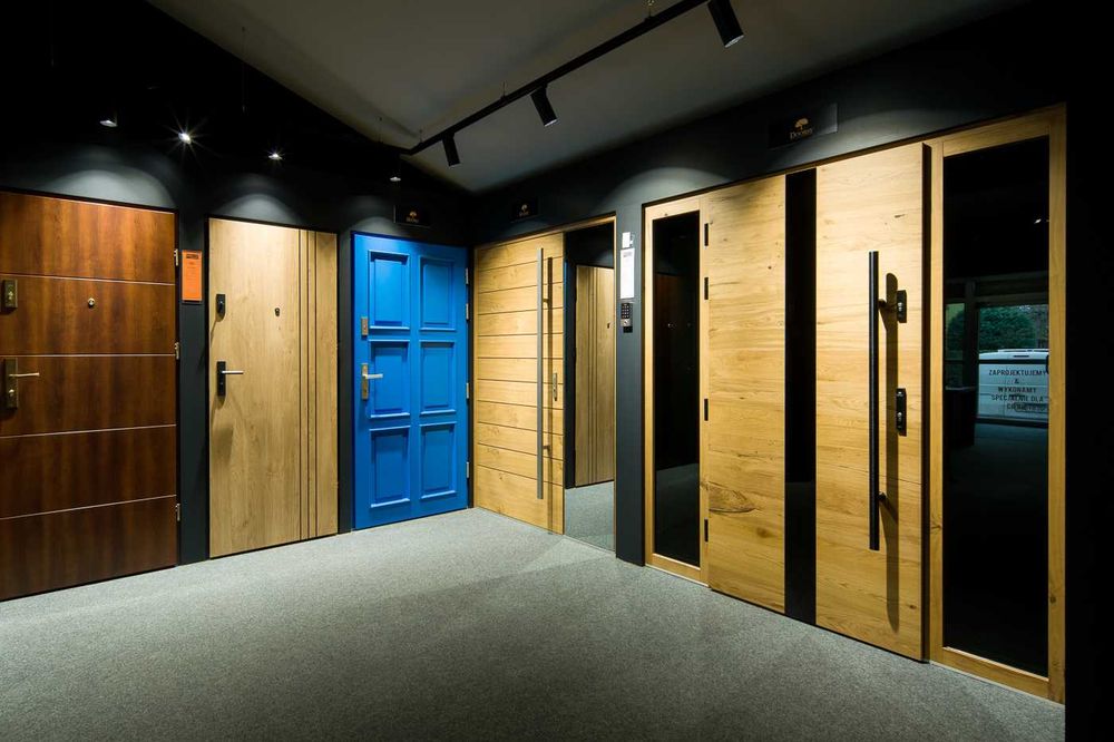 Sprzedaż i montaż okna , drzwi , rolety, bramy , tapety, wykładziny..