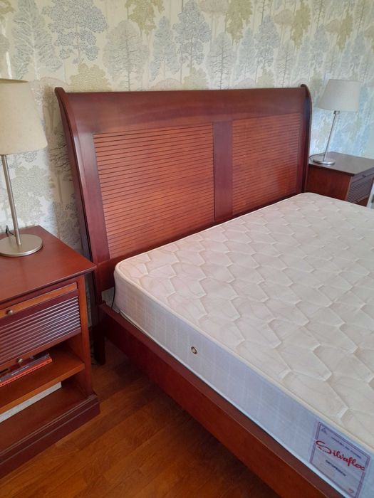 Mesas de cabeceira em cerejeira