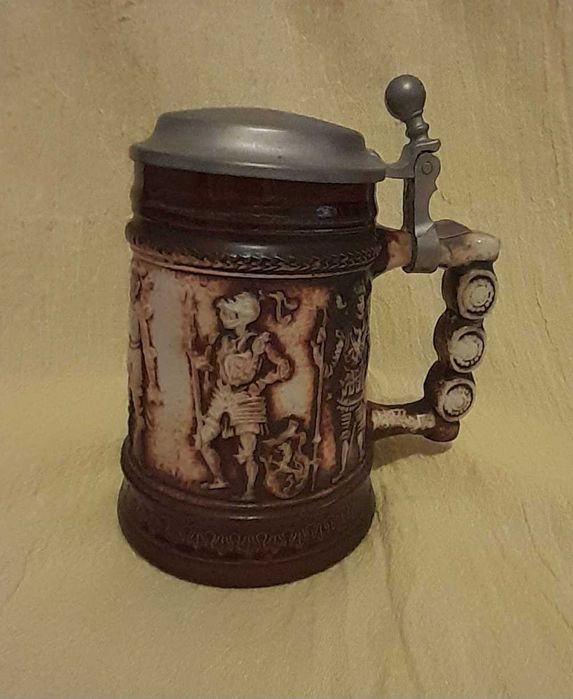 Caneca de cerveja alemã castanha
