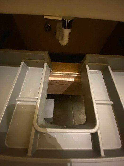 bathroom counter64285099348482122