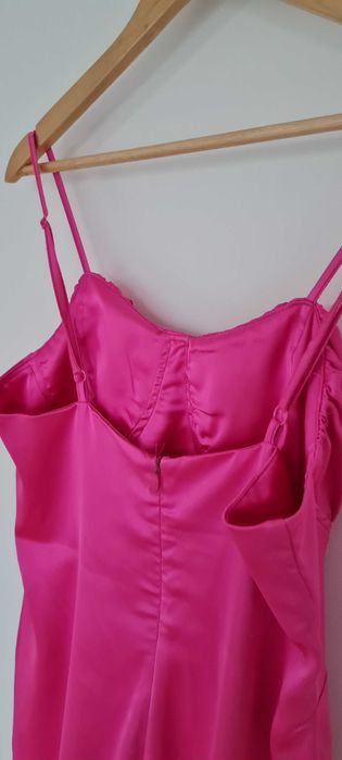 Satynowa sukienka różowa