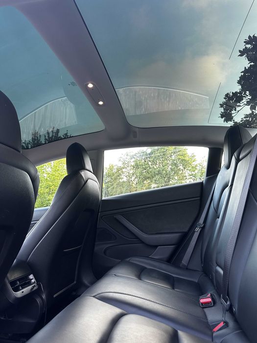 Tesla Model 3 — fotografia 3