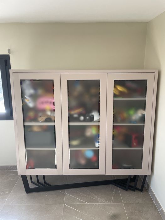 Movel alto cristaleira elegante e design moderno