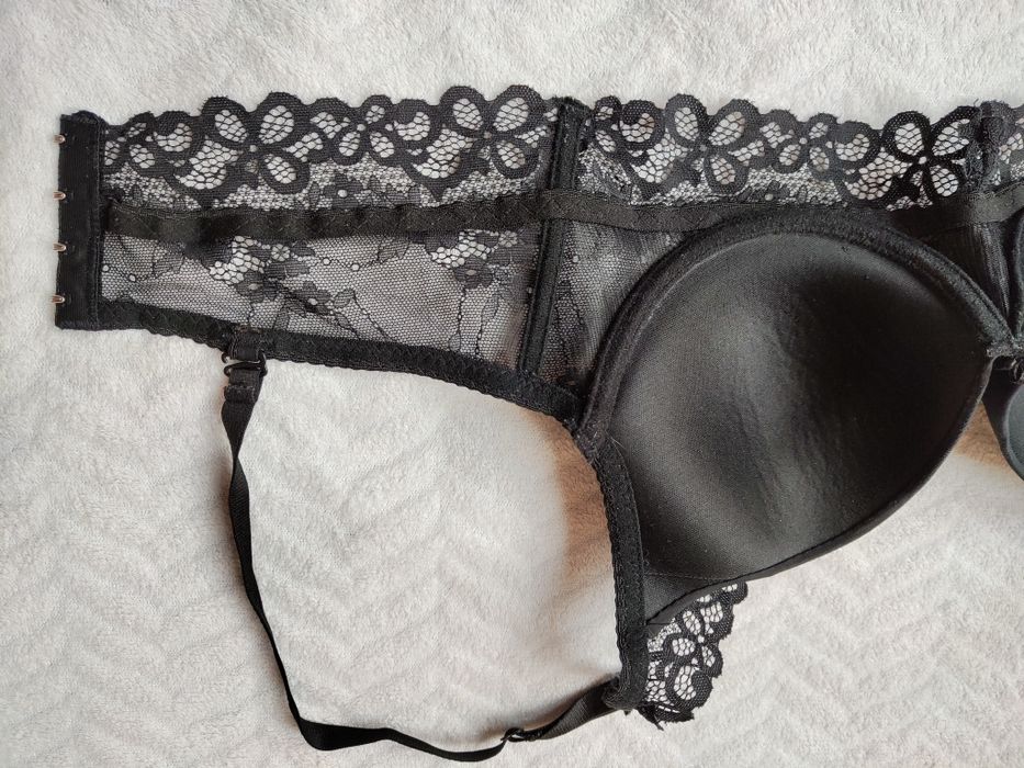 Czarny stanik z koronkowym pasem [r. 75B/80B]