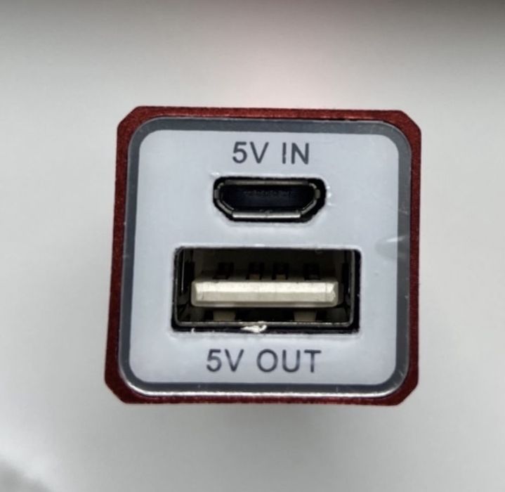 Миниатюрный на 2600 мАч. пауэрбанк цвет алый металлик,orig.Germany